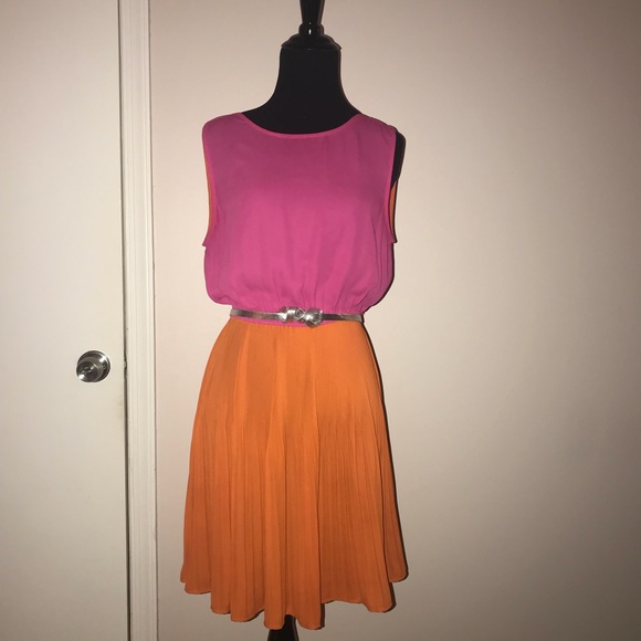 Dresses & Skirts - Color Block Pleated Dress